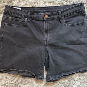 GAP 5” Mid Rise Denim Girlfriend Denim Shorts - Size 16/33R EUC